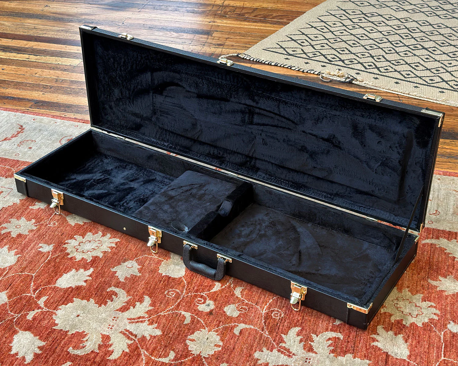 V-Case 3/4 Size Short Scale Bass Case Rectangular - Black