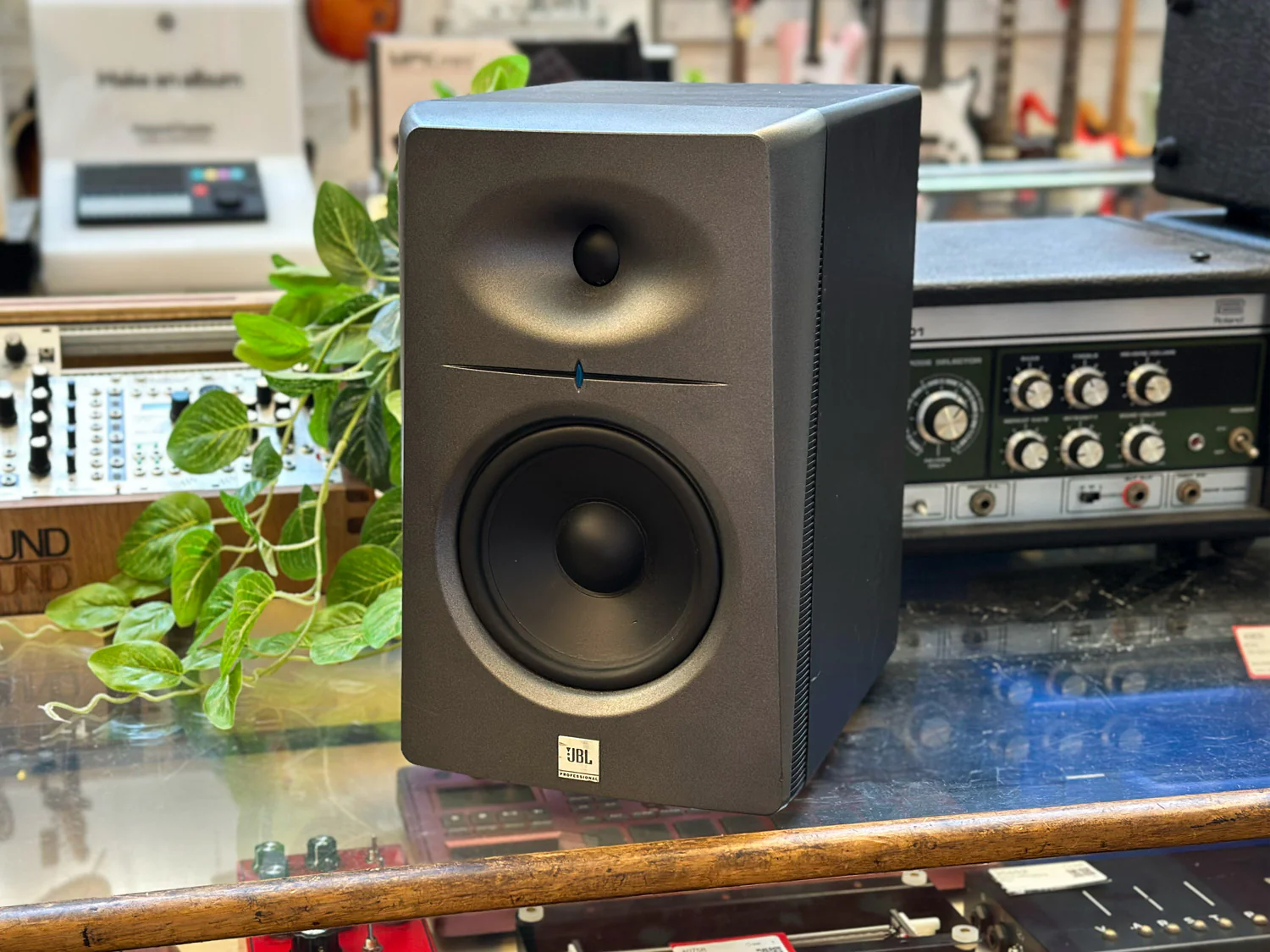 JBL Single LSR 2300