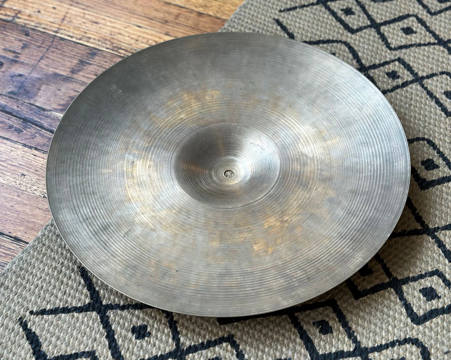 Early 1960s Zildjian 18" Avedis Ride (1983g) - Image 2