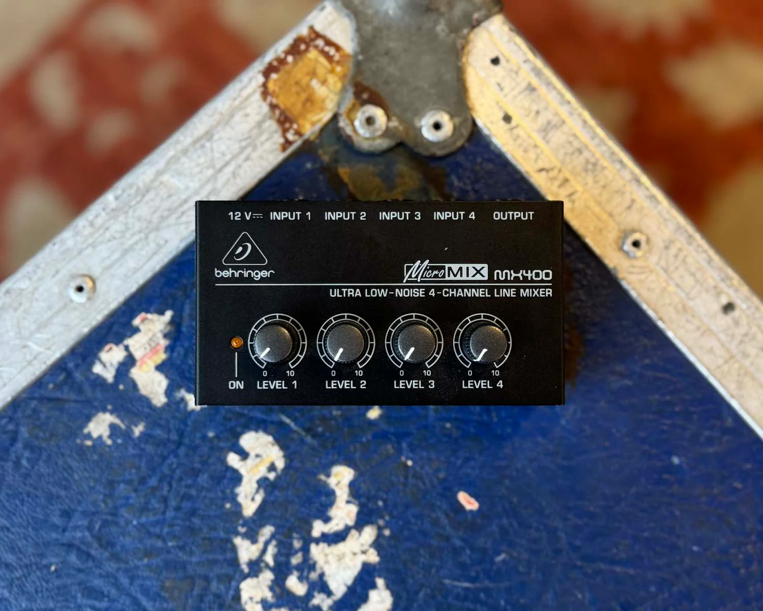 Behringer MICROMIX MX400 Mixer
