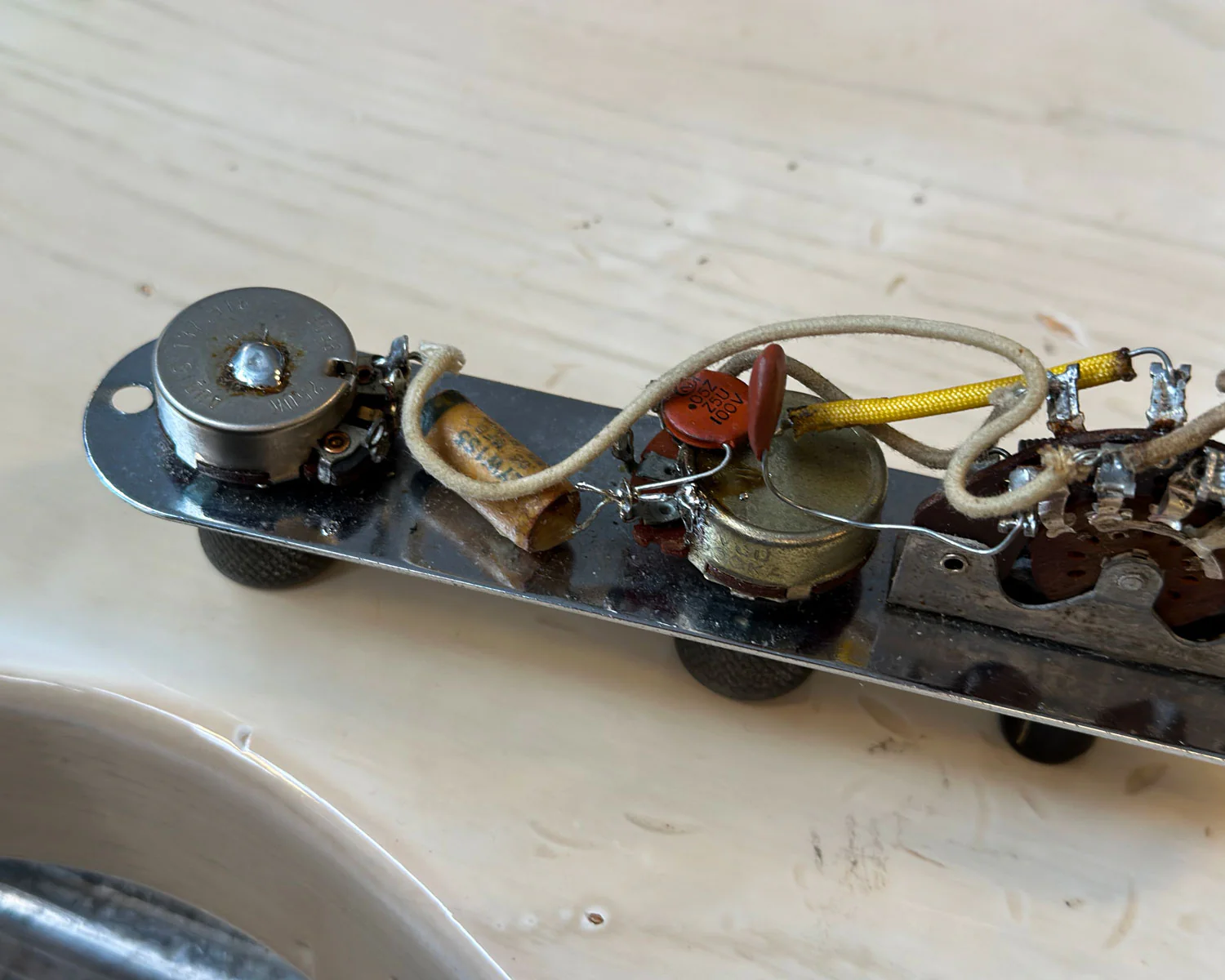 Fender 1959 Esquire Loaded Control Plate w/ Wiring Harness, Pots and Switch - Image 4