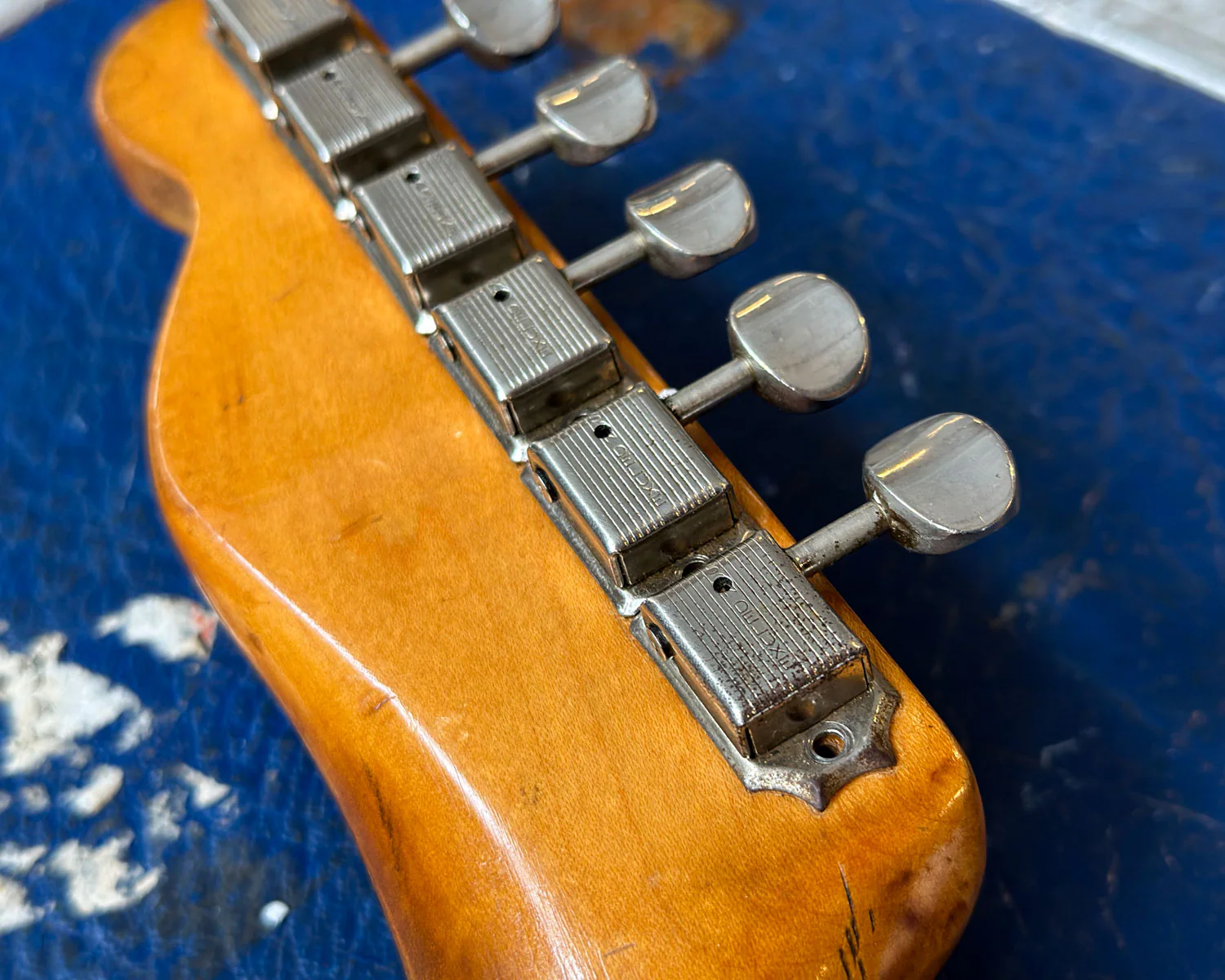 1959-1964 Kluson Deluxe Single Line Tuners with Oval Buttons suit Fender Guitars (Patent D-169400) - Image 6