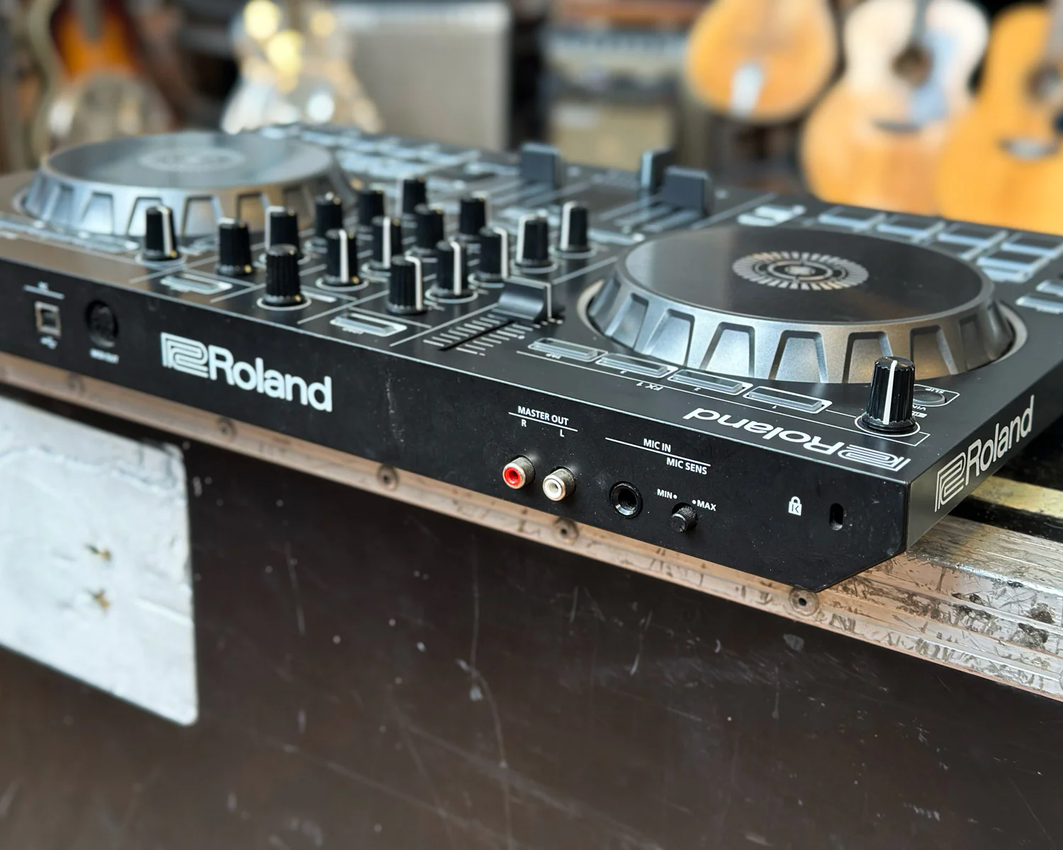 Roland DJ-202 Serato DJ Controller - Image 5