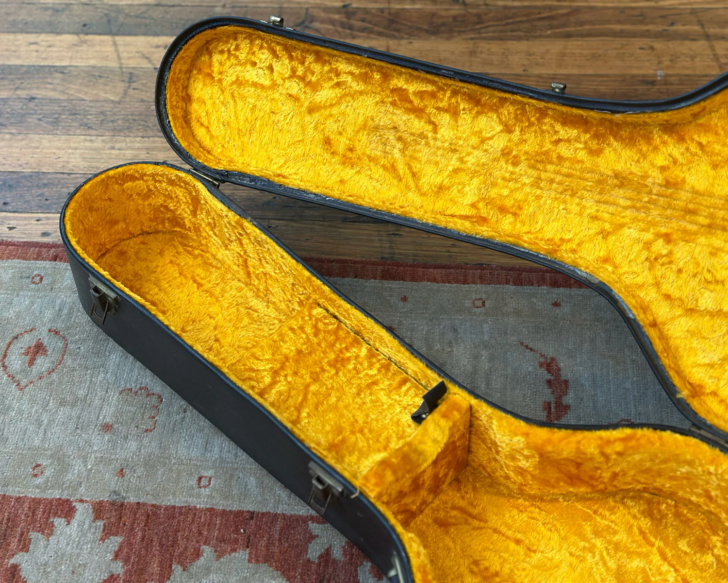 Siliato Vintage Dreadnought Case - Image 5