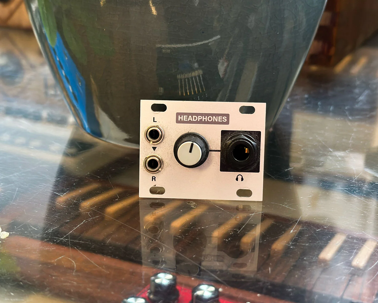 Intellijel Phones 1U Stereo Headphone/Line-Level Output Module