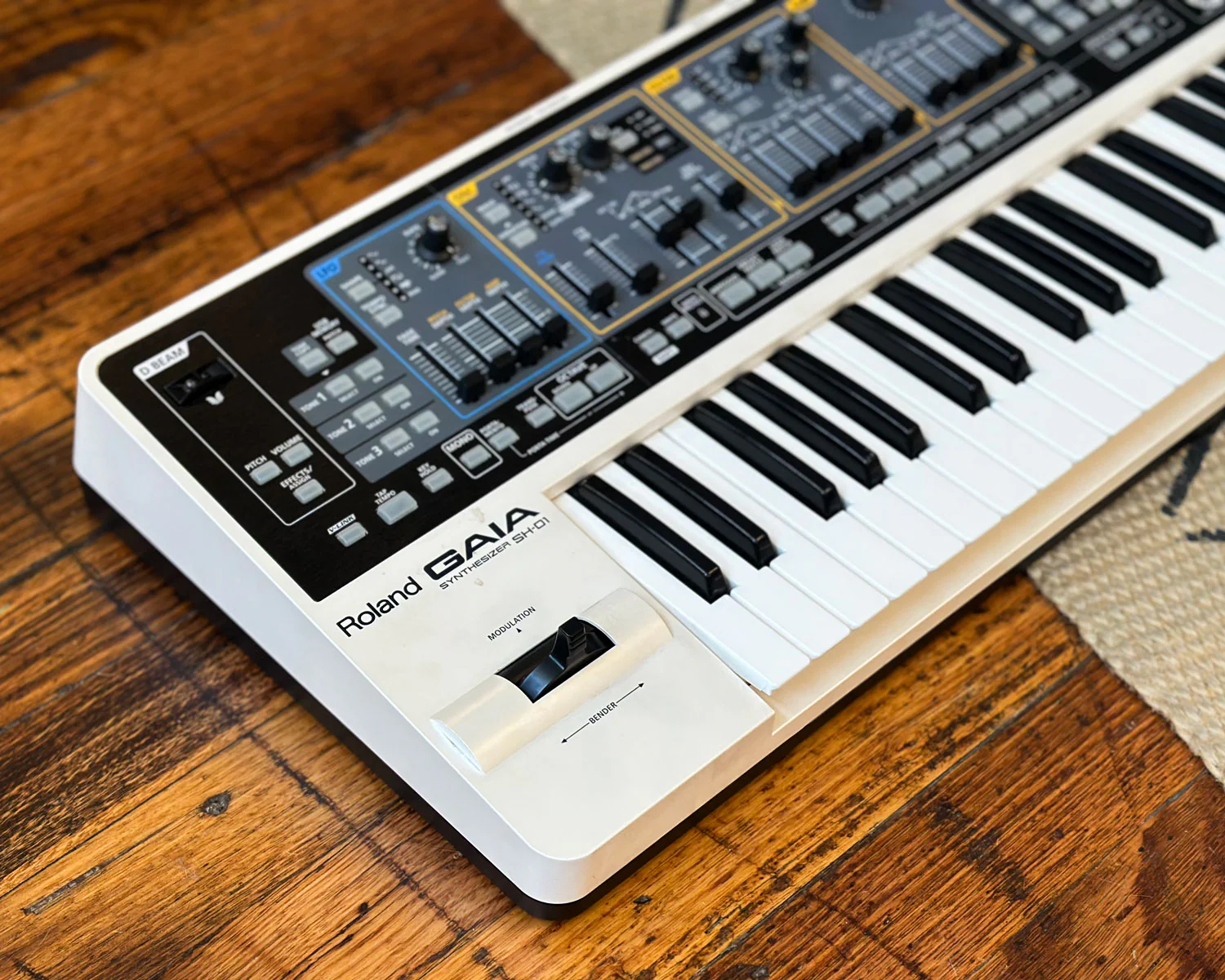 Roland SH-01 GAIA Synthesizer - Image 4