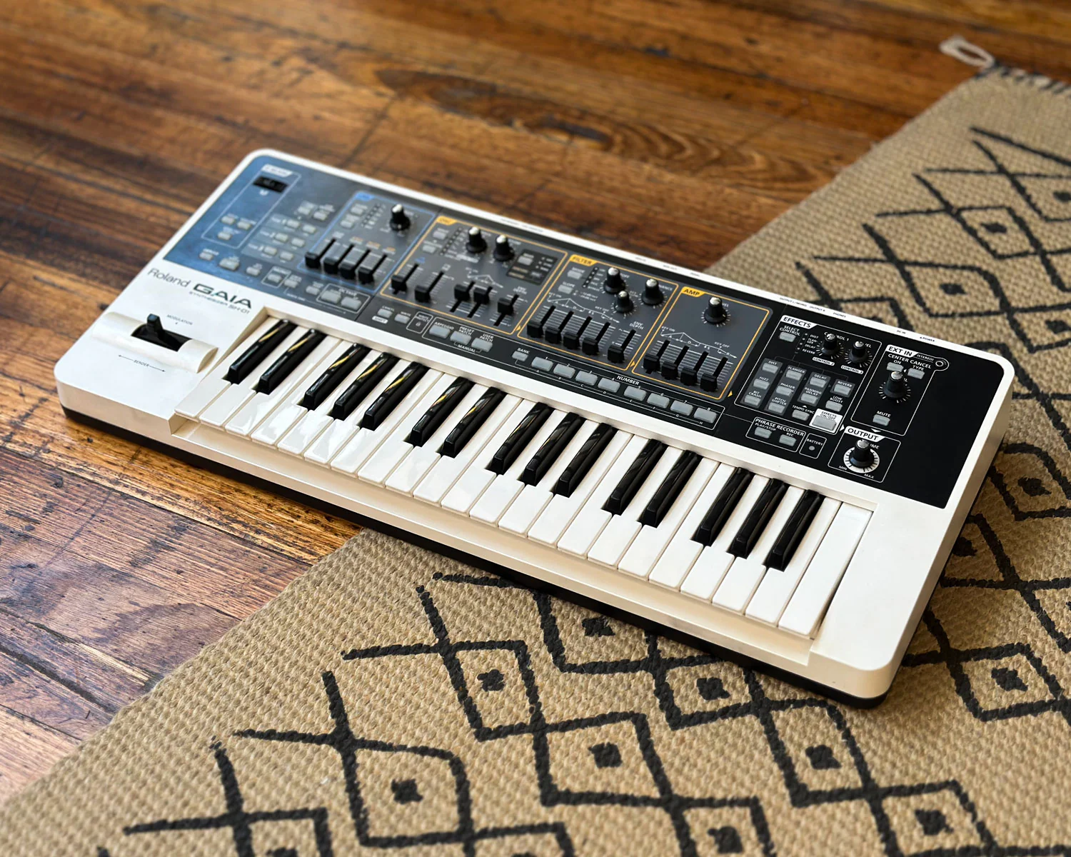 Roland SH-01 GAIA Synthesizer - Image 5