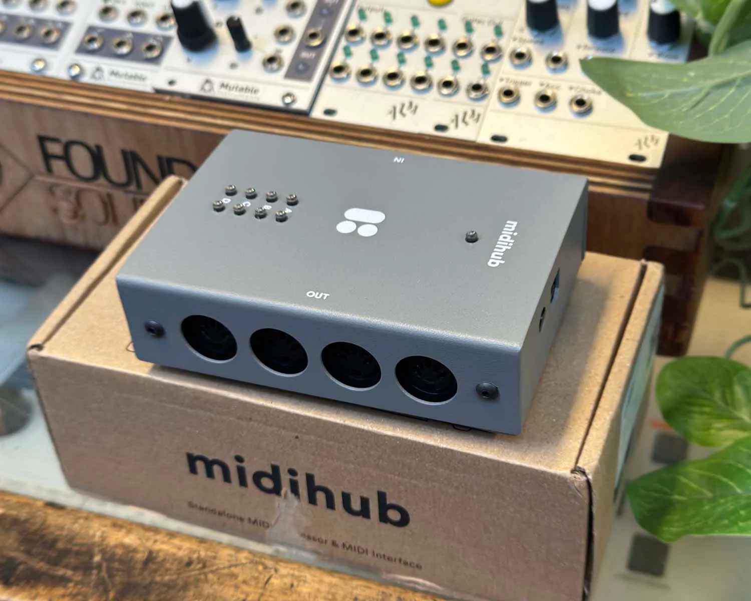 Blokas Midihub MIDI Splitter and Controller - Image 2