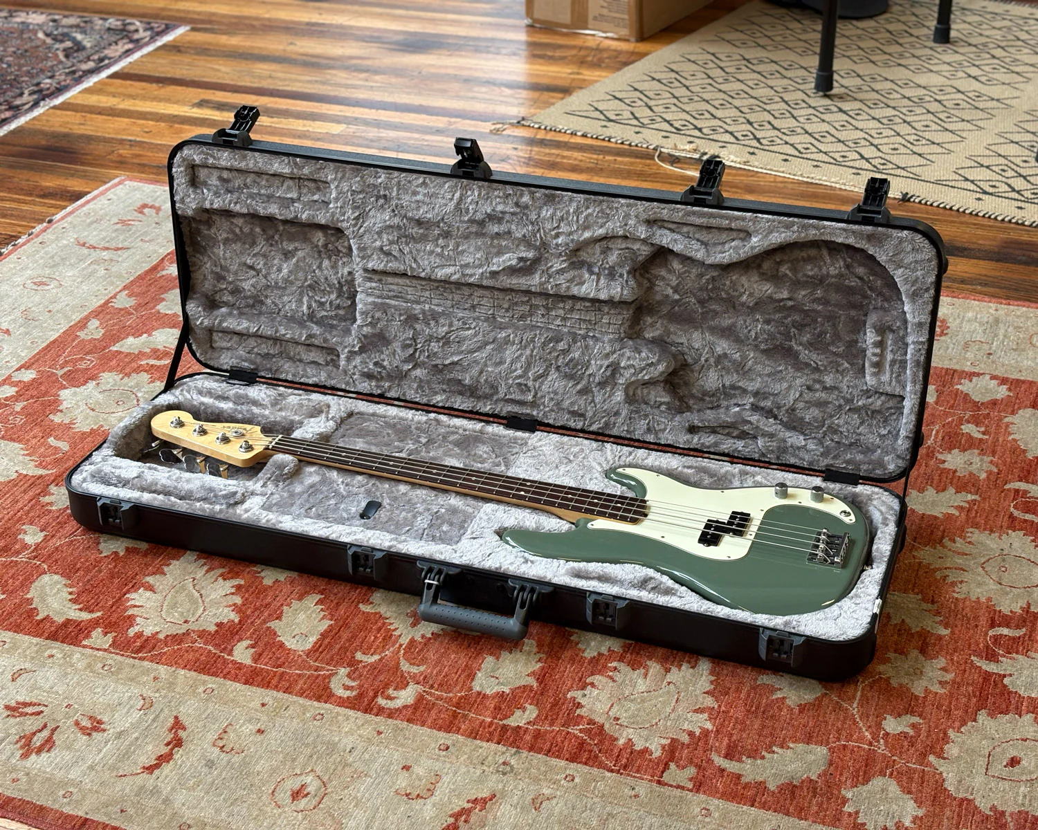 Fender American Professional Precision Bass - Antique Olive - Image 10