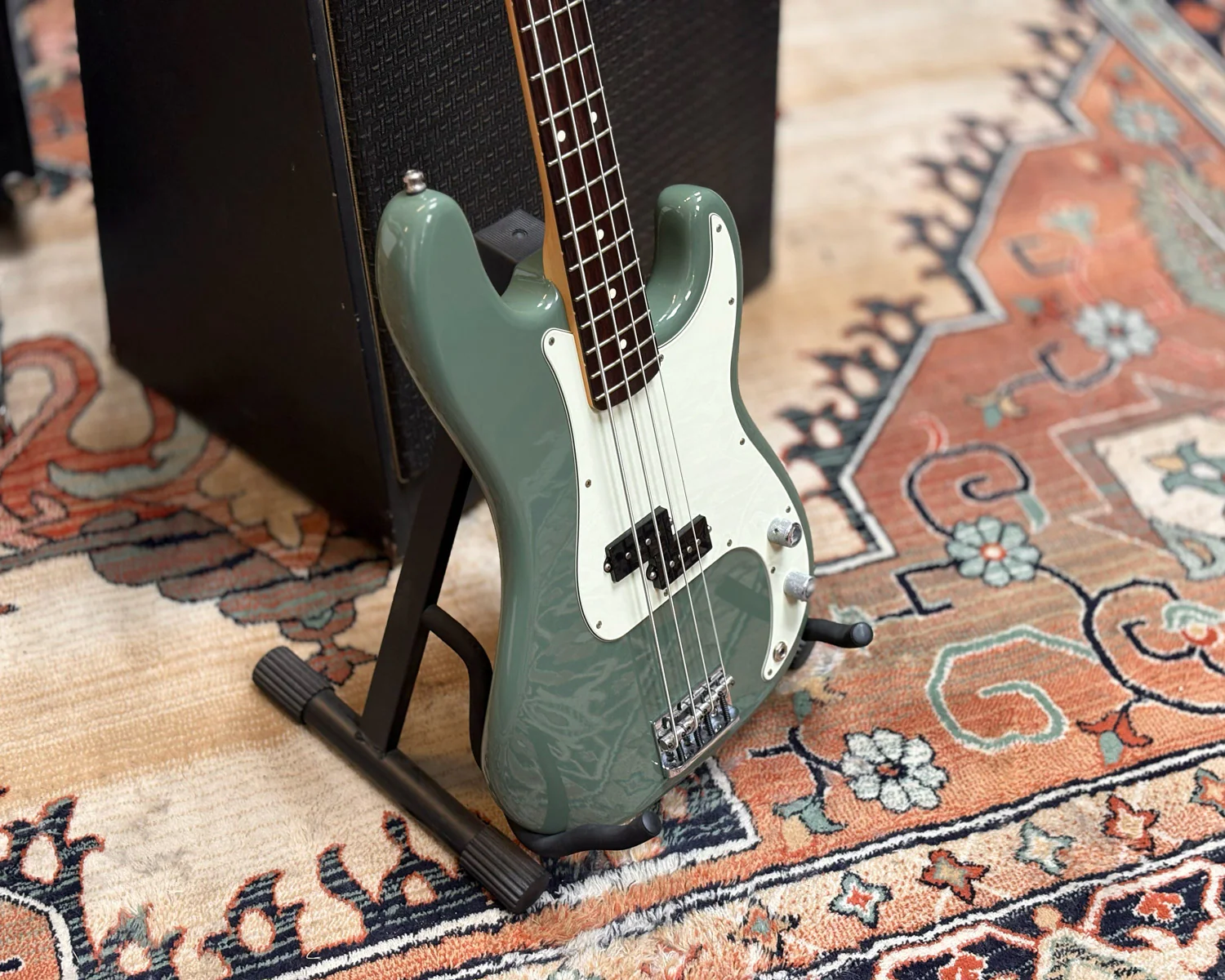Fender American Professional Precision Bass - Antique Olive - Image 9