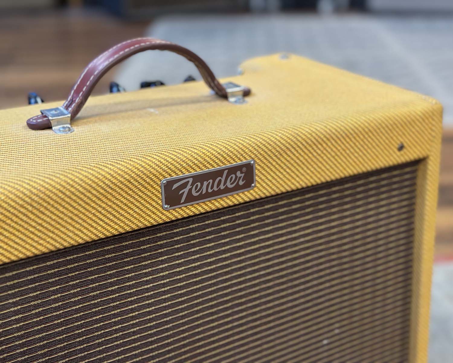 Fender Blues Junior III Ltd. Ed. Lacquered Tweed 15 Watt 1x12" Guitar Amplifier - Image 2