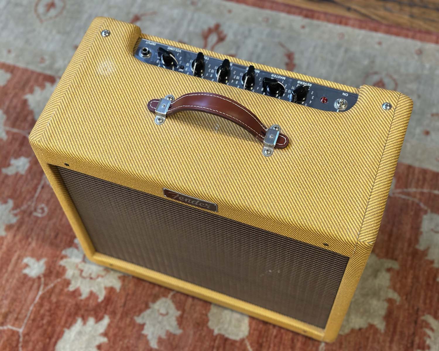 Fender Blues Junior III Ltd. Ed. Lacquered Tweed 15 Watt 1x12" Guitar Amplifier - Image 3