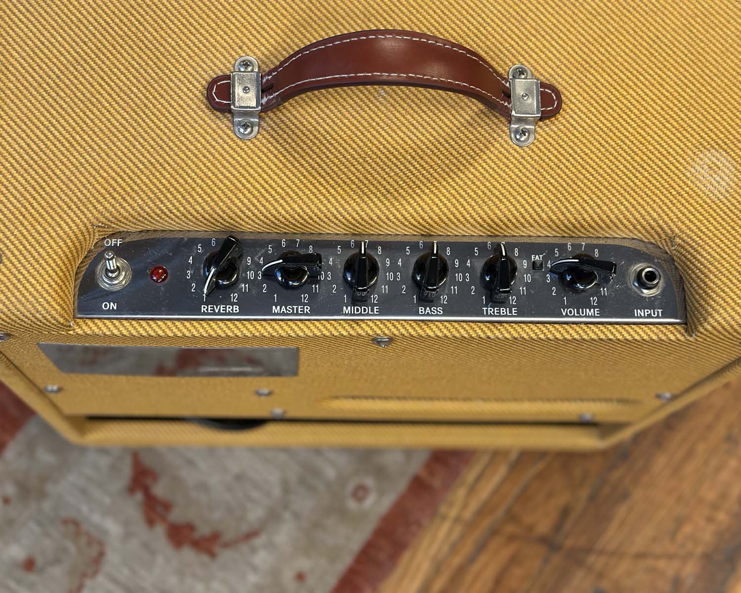 Fender Blues Junior III Ltd. Ed. Lacquered Tweed 15 Watt 1x12" Guitar Amplifier - Image 4