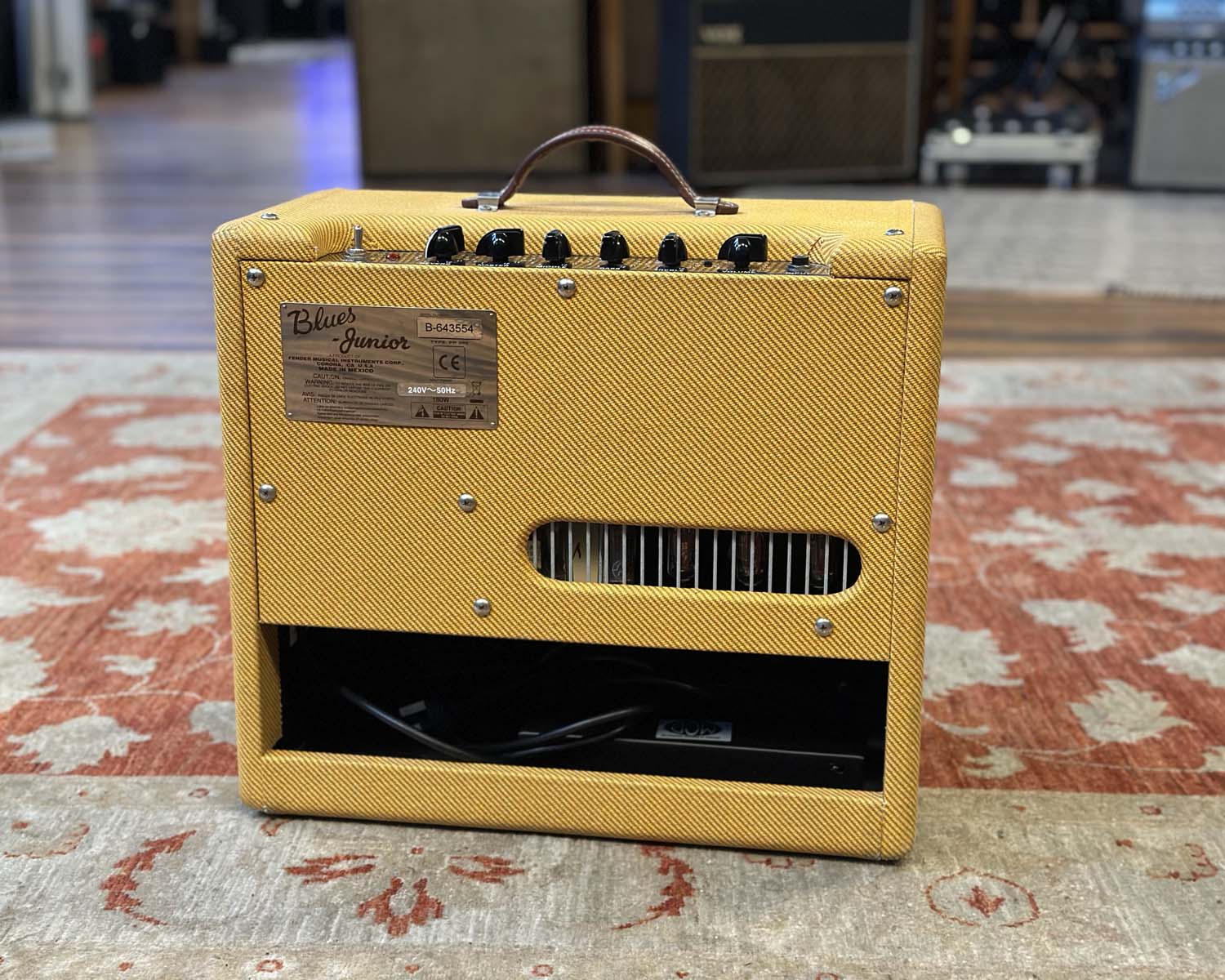 Fender Blues Junior III Ltd. Ed. Lacquered Tweed 15 Watt 1x12" Guitar Amplifier - Image 5