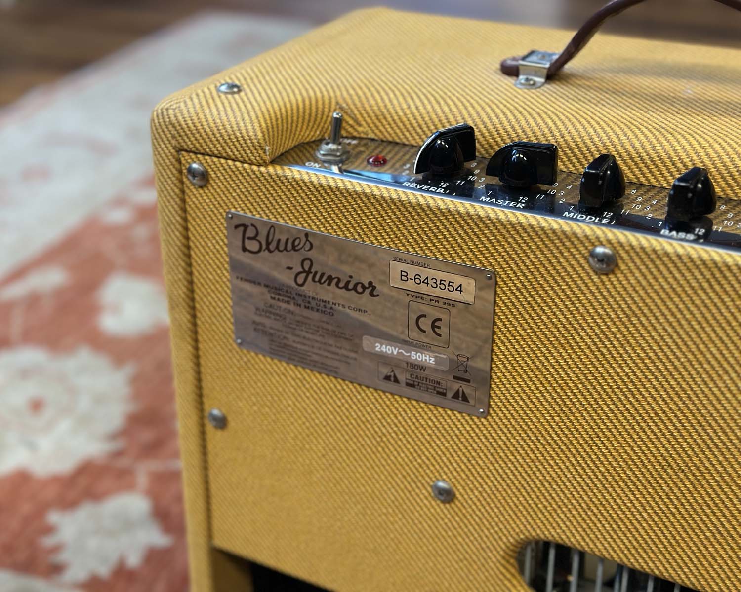 Fender Blues Junior III Ltd. Ed. Lacquered Tweed 15 Watt 1x12" Guitar Amplifier - Image 6
