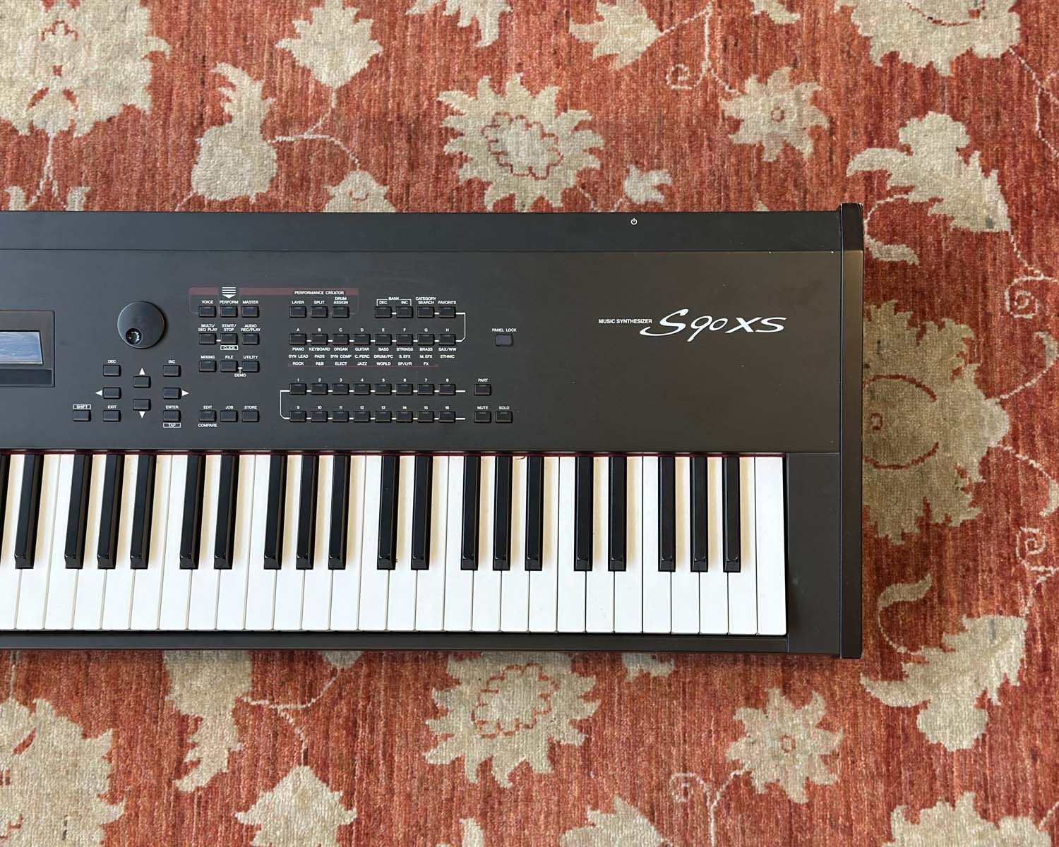 YAMAHA S90 XS 88-Key Synthesizer Stage Piano - Image 3