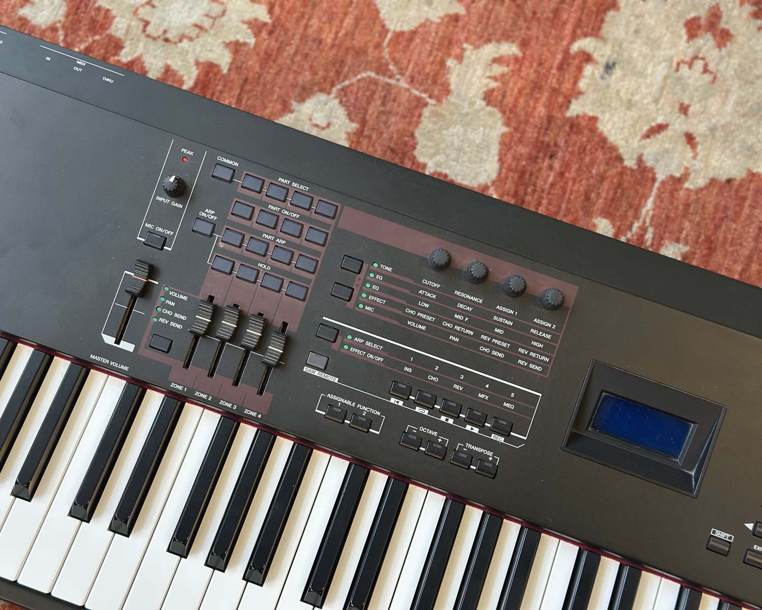 YAMAHA S90 XS 88-Key Synthesizer Stage Piano - Image 4