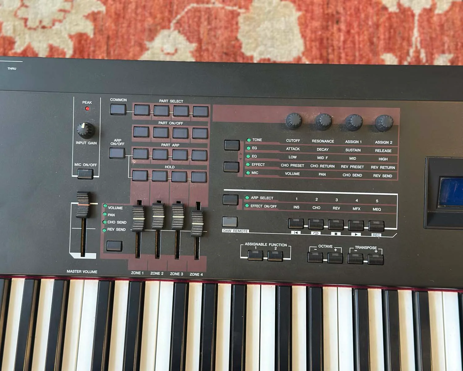 YAMAHA S90 XS 88-Key Synthesizer Stage Piano - Image 5