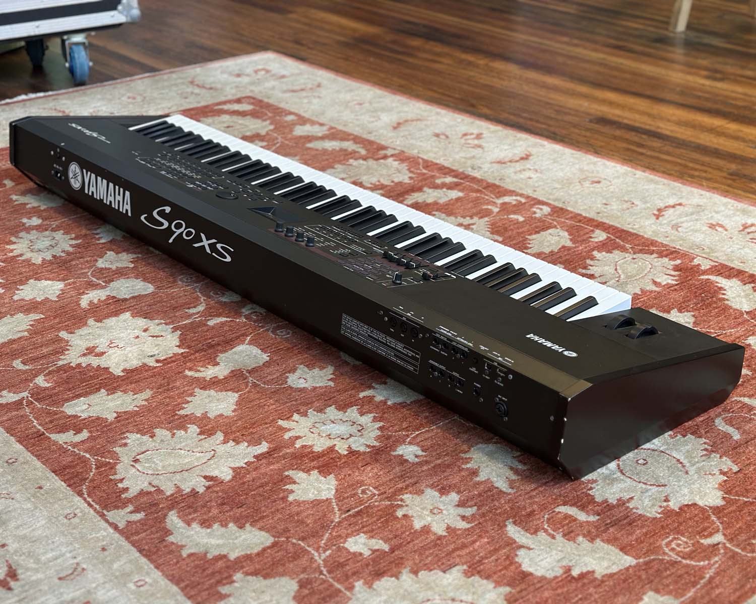 YAMAHA S90 XS 88-Key Synthesizer Stage Piano - Image 6