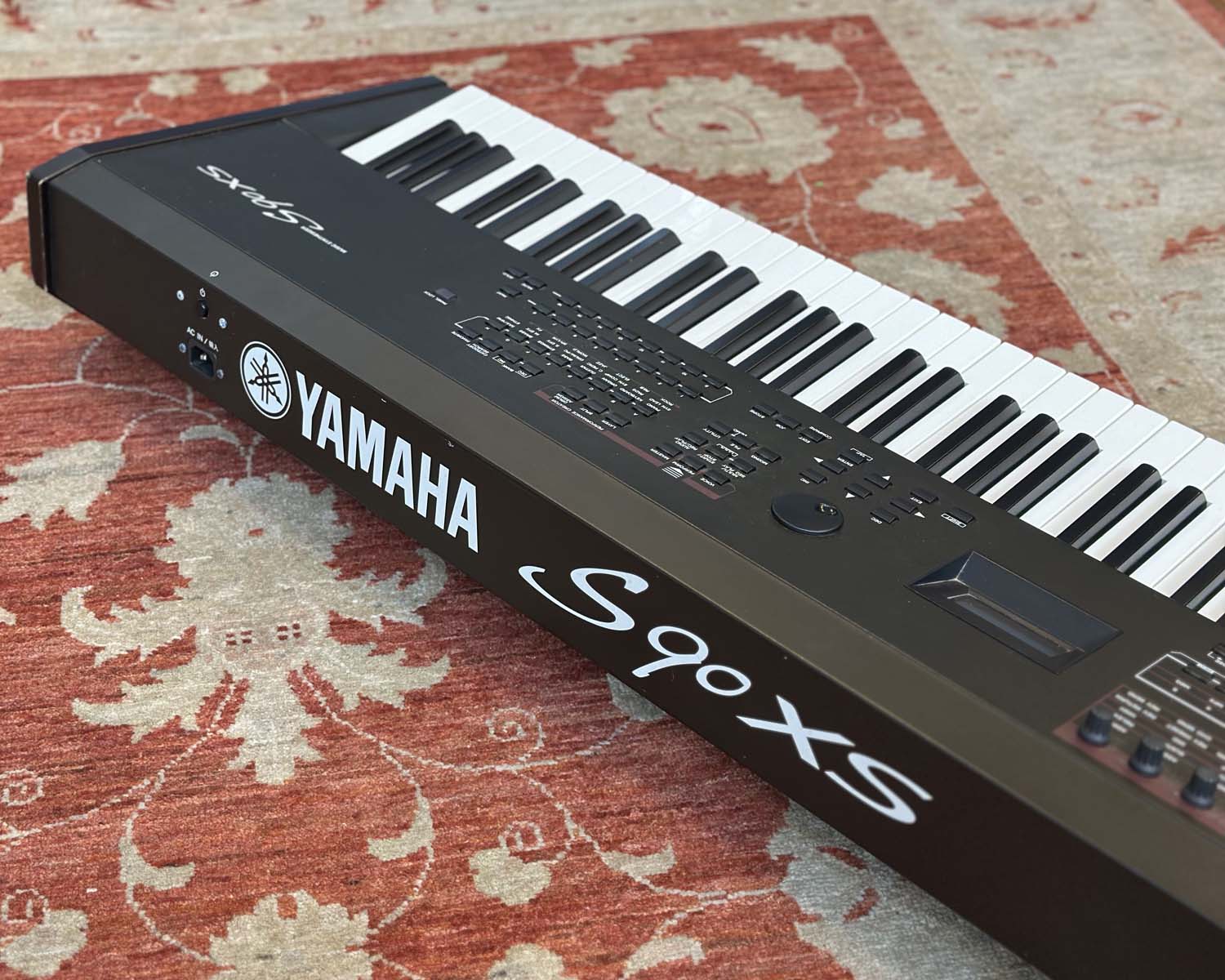 YAMAHA S90 XS 88-Key Synthesizer Stage Piano - Image 9