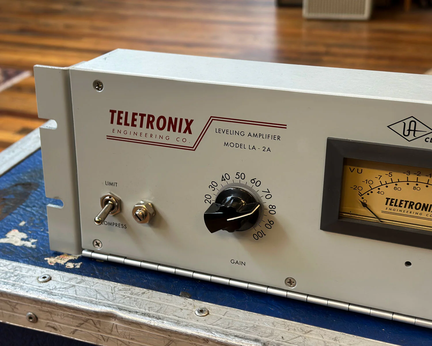 Universal Audio LA-2A Classic Levelling Amplifier - Image 4