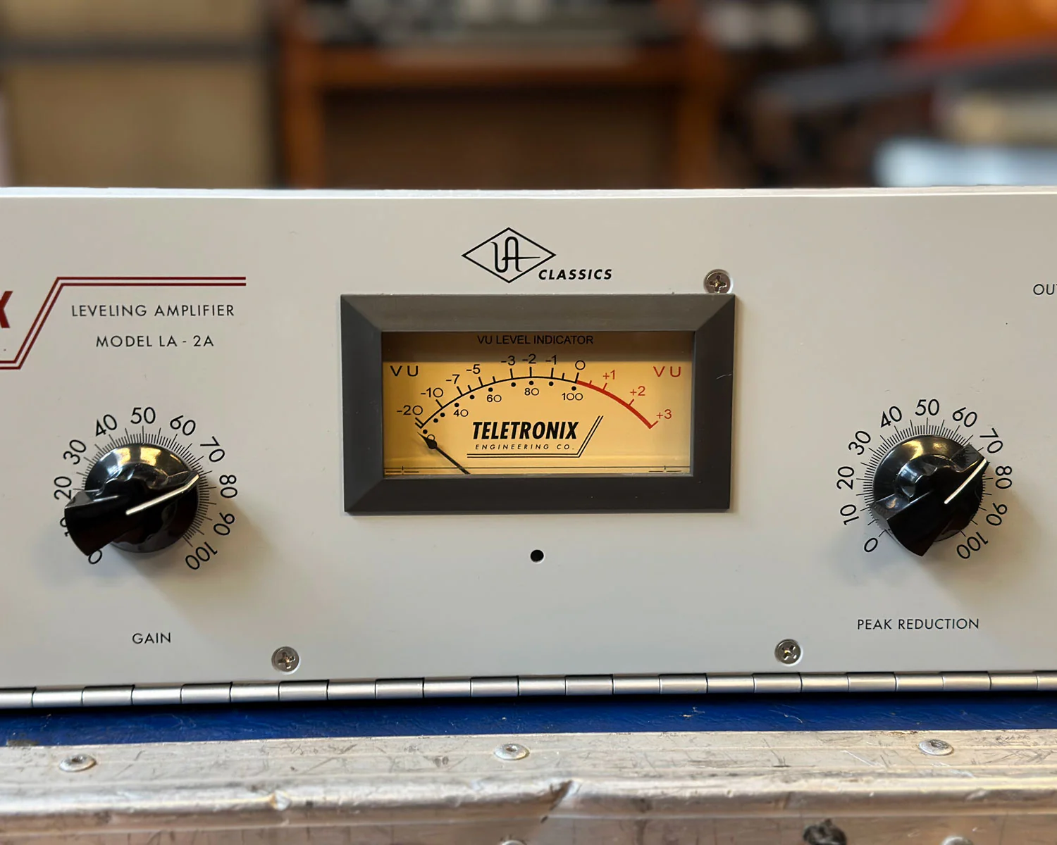 Universal Audio LA-2A Classic Levelling Amplifier - Image 5