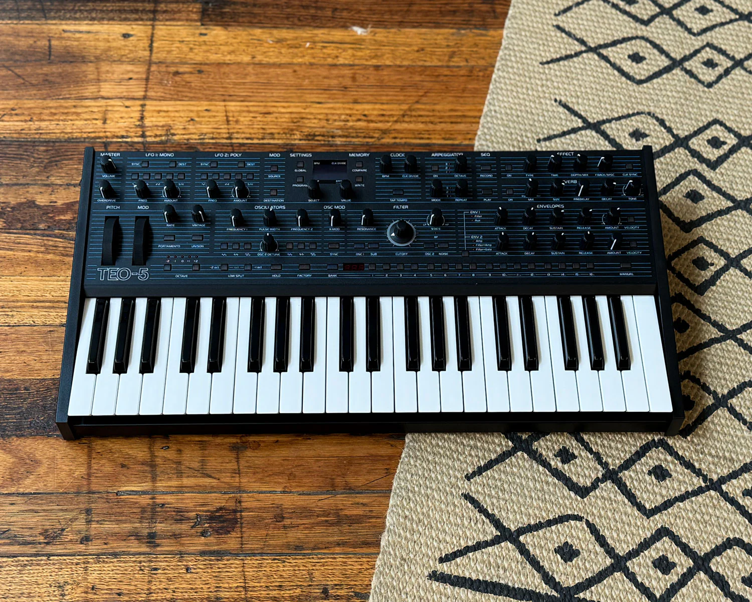 Oberheim TEO-5 5-Voice VCO/VCF-based Polysynth - Image 2