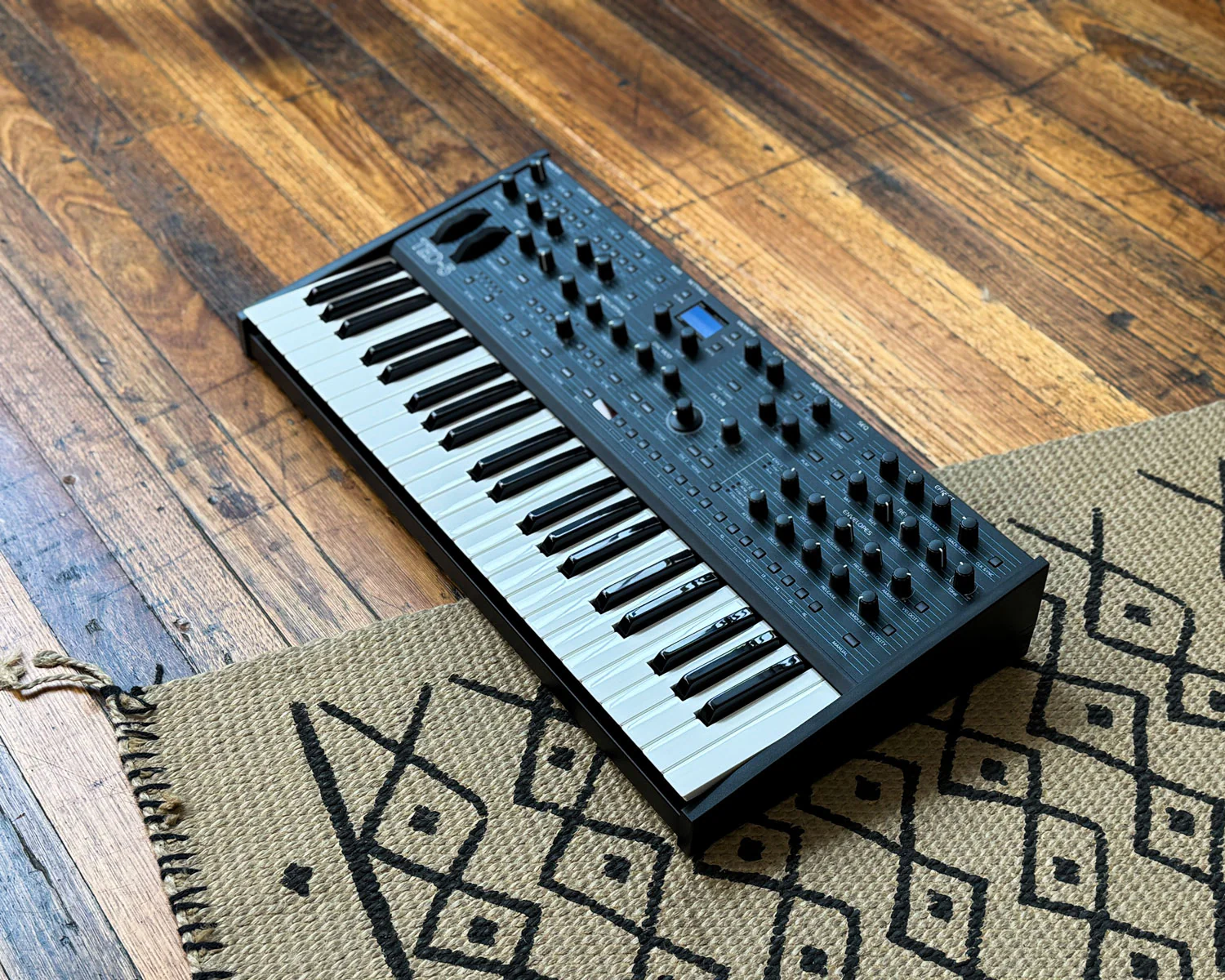Oberheim TEO-5 5-Voice VCO/VCF-based Polysynth - Image 4