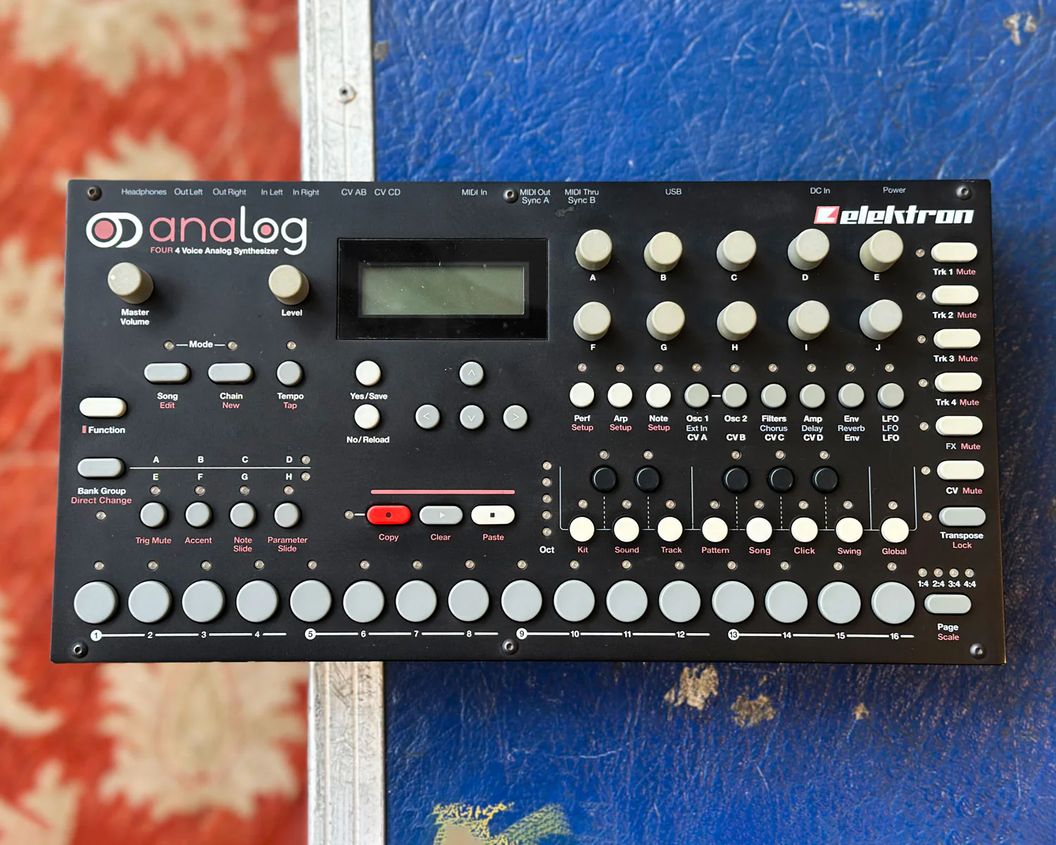 Elektron Analog Four MKI 4-Voice Desktop Polysynth with Sequencer