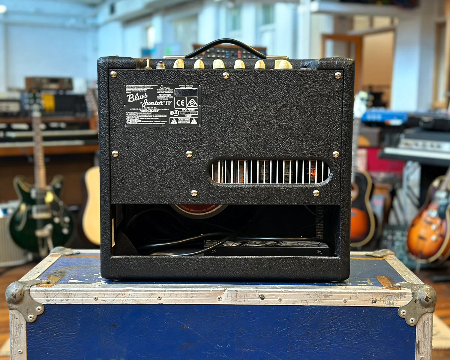 Fender Blues Junior IV 15 Watt 1x12" Guitar Amplifier - Image 2