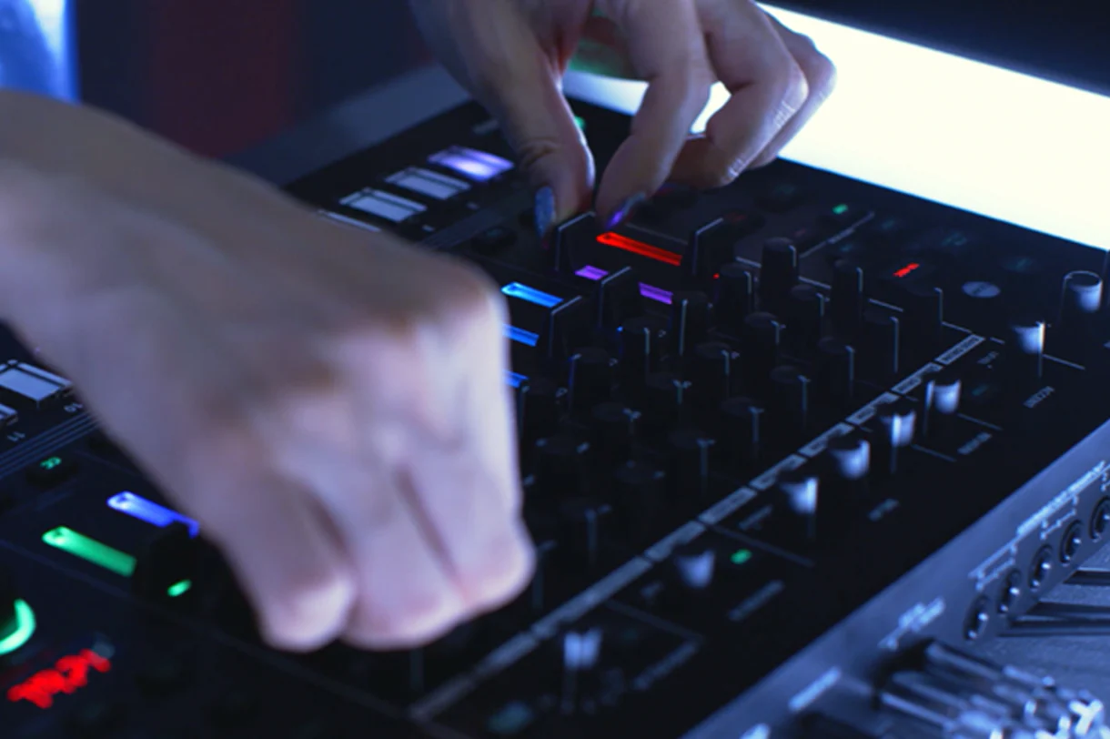 Roland TR-8S Rhythm Performer Drum Machine w/ Sample Playback - Image 6